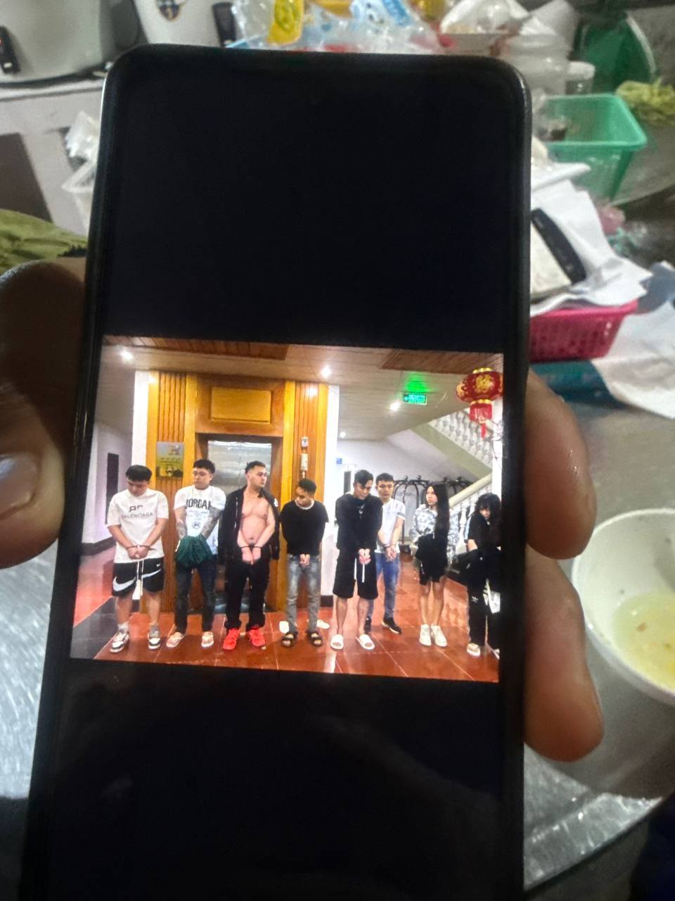 CHẠY TRỐN 5.jpeg